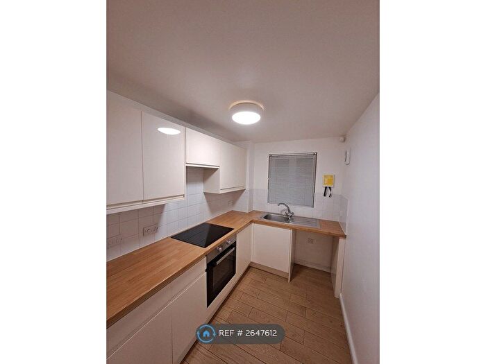 2 Bedroom Flat To Rent In Viscount Square, Bridgwater, TA6