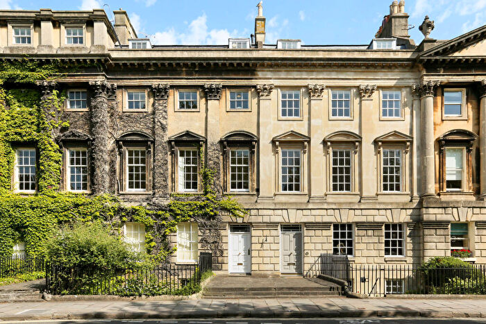 2 Bedroom Flat For Sale In Queen Square, Bath, BA1