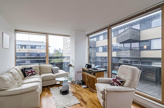 2 Bedroom Apartment To Rent In Poole Street London, N1