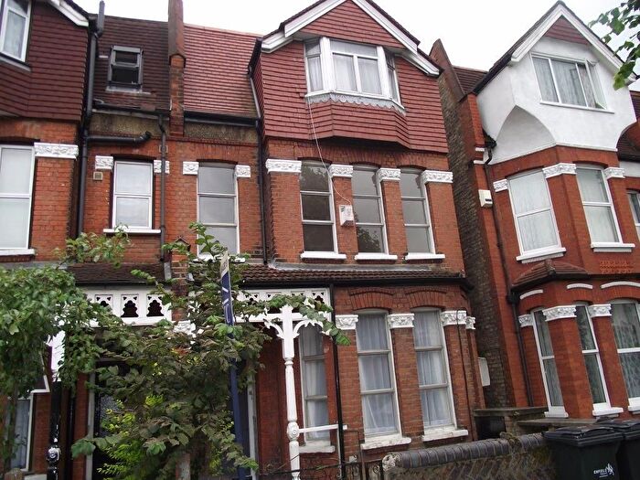2 Bedroom Flat To Rent In Broomfield Avenue, Palmers Green, N13