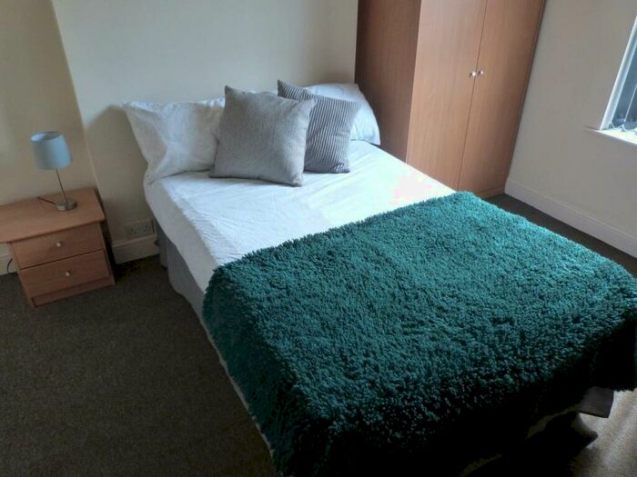 9 Bedroom House To Rent In St Helens Road, Ormskirk, L39