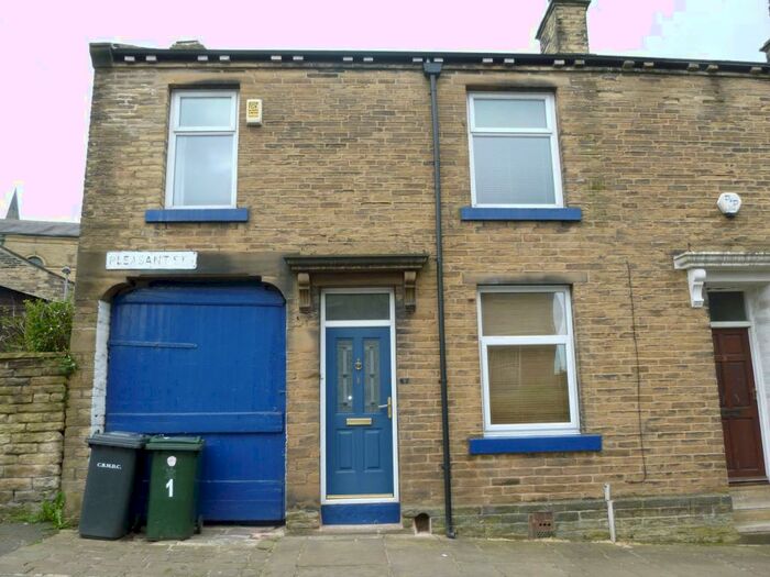 2 Bedroom End Of Terrace House To Rent In Pleasant Street, Bradford, West Yorkshire, BD7