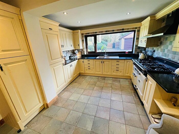 4 Bedroom Detached House For Sale In Stanford Court, Tippett Close, Nuneaton, CV11