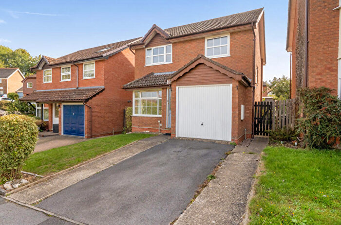 3 Bedroom Detached House For Sale In Goodwood Close, Alton, Hampshire, GU34