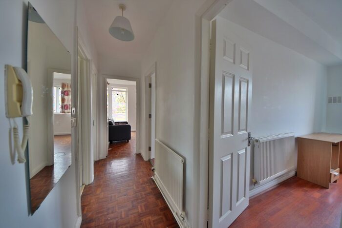 3 Bedroom Flat To Rent In Pemberton Gardens, Archway, London, N19