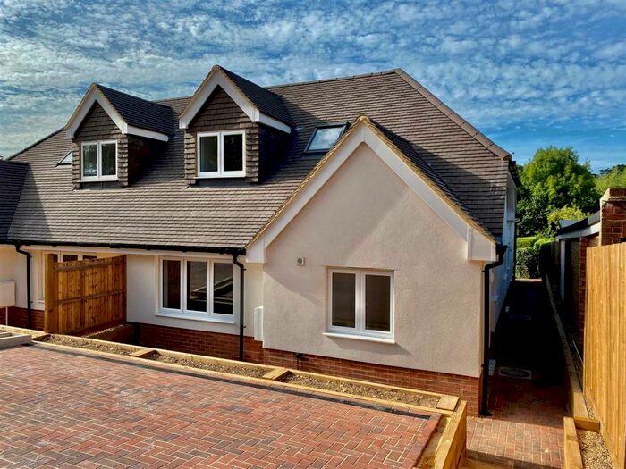 4 Bedroom Semi-Detached House To Rent In London Road, Bourne End, HP1