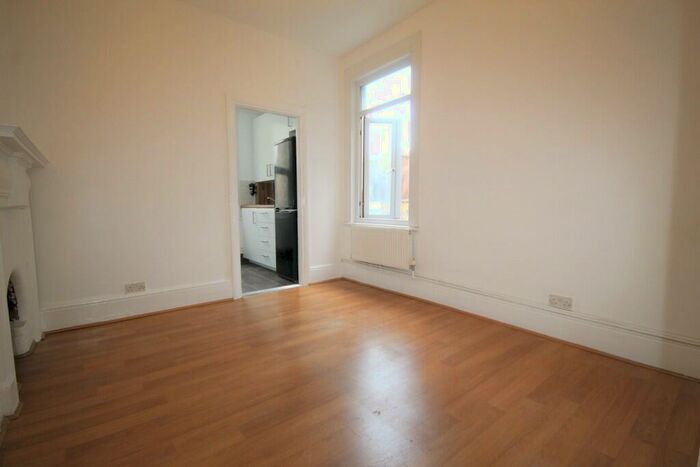 Studio To Rent In Brockley Road, Brockley, SE4
