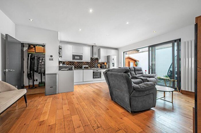 2 Bedroom Flat For Sale In Clements Road, South Bermondsey, SE16