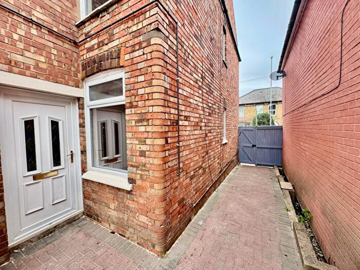 3 Bedroom End Of Terrace House To Rent In Wellington Road, Raunds, Wellingborough, NN9