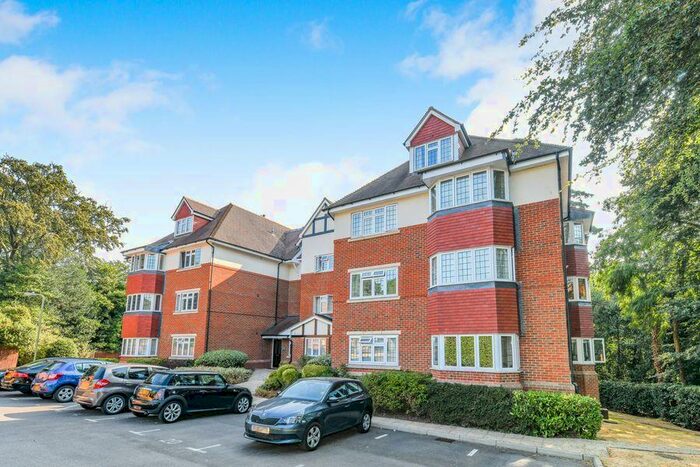 1 Bedroom Apartment To Rent In Canterbury Court, GU14