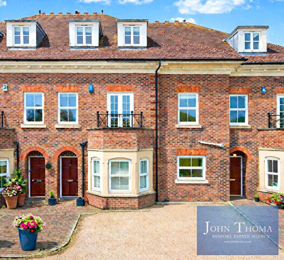 5 Bedroom Terraced House For Sale In Regents Drive, Repton Park, Woodford Green, IG8