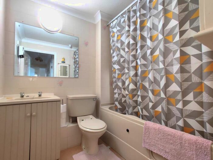 1 Bedroom Flat For Sale In Currie Road, Sandown, PO36