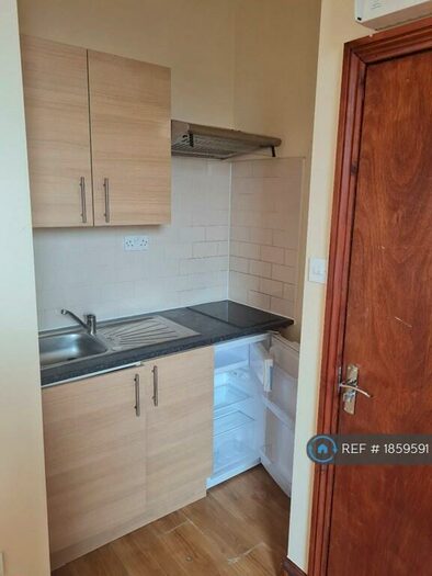 Studio To Rent In Chatsworth Road, London, E5