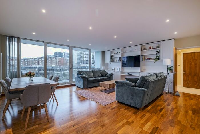 3 Bedroom Flat To Rent In Palace Street, London, SW1E
