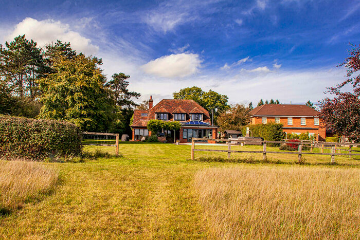 4 Bedroom Detached House For Sale In Terlanen, Upper Basildon, RG8