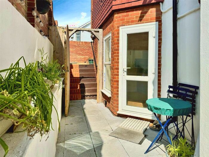 1 Bedroom Flat To Rent In Royal Parade, Eastbourne, East Sussex, BN22