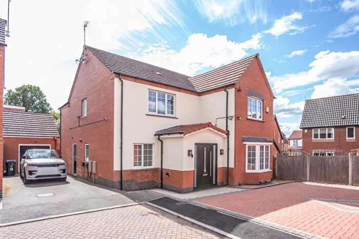 4 Bedroom Detached House For Sale In Albermarle Close, Leicester, LE5