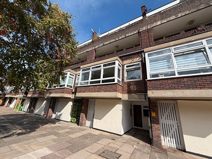 2 Bedroom Maisonette To Rent In Broxwood Way, St Johns Wood, NW8