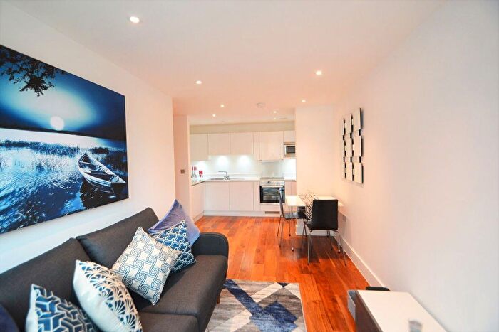 1 Bedroom Flat To Rent In Interior Designed Bed, Just Off The Broadway, NW7