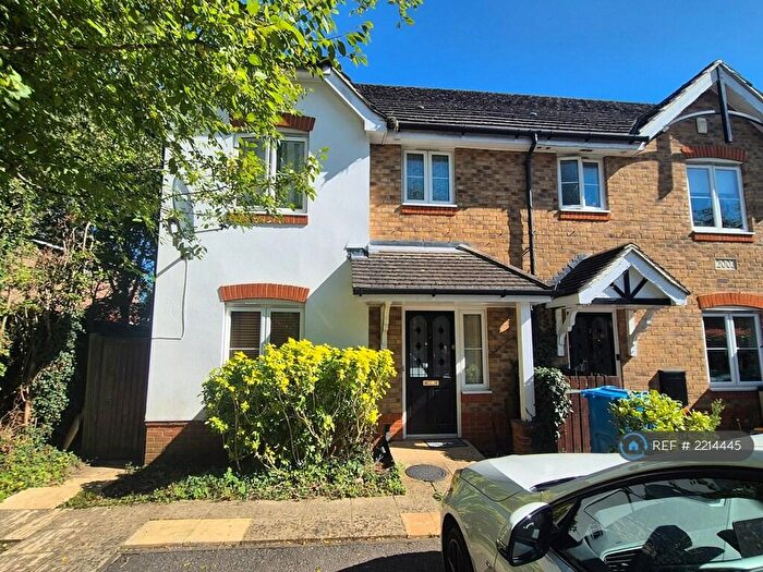 3 Bedroom Semi-Detached House To Rent In Beechfield Place, Maidenhead, SL6