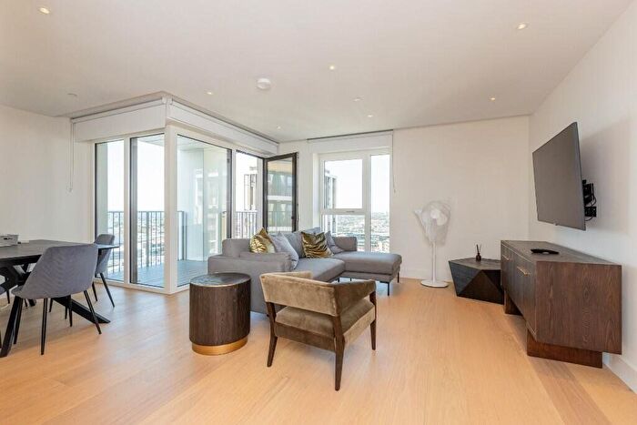 3 Bedroom Flat For Sale In Parkside Apartment, Wood Lane, Notting Hill, London, W12