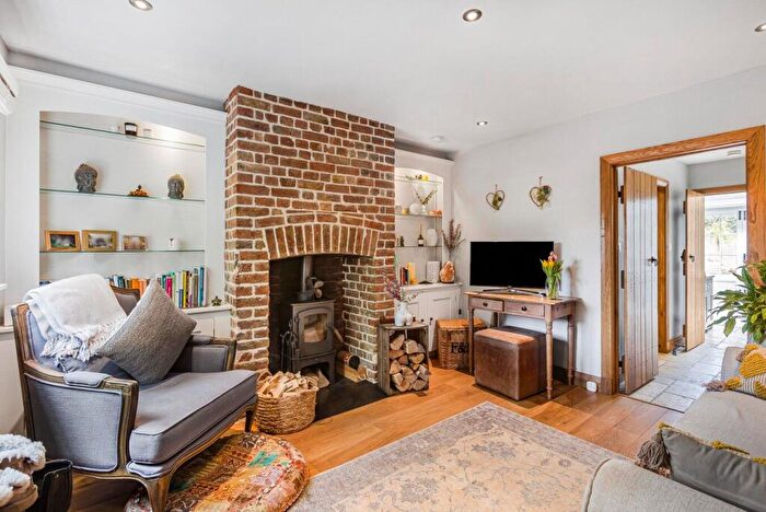 2 Bedroom Cottage To Rent In High Road, Essendon, AL9
