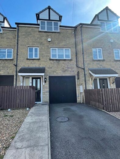 3 Bedroom Town House To Rent In Gatehouse Mews, Bradford, BD2