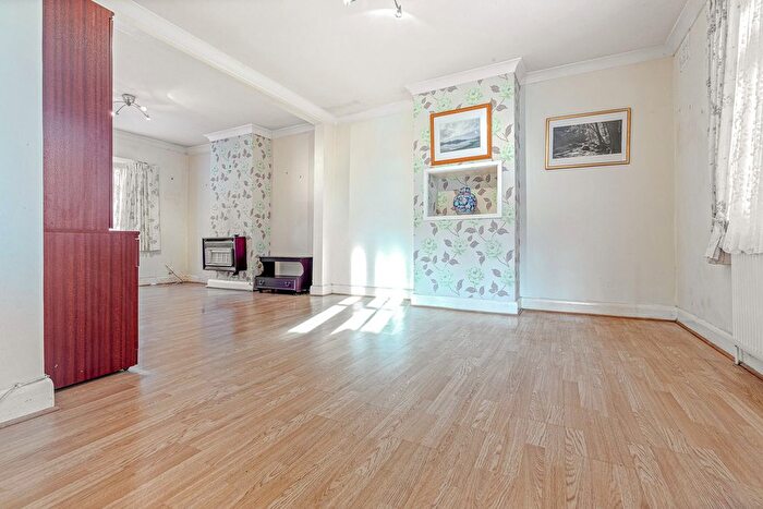 2 Bedroom Semi-Detached Bungalow For Sale In Holmfield Avenue East, Leicester, LE3