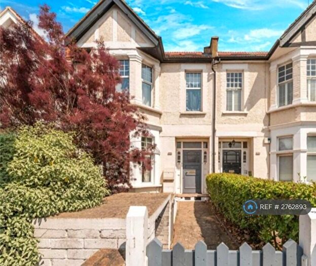 3 Bedroom Flat To Rent In Upper Richmond Road West, London, SW14