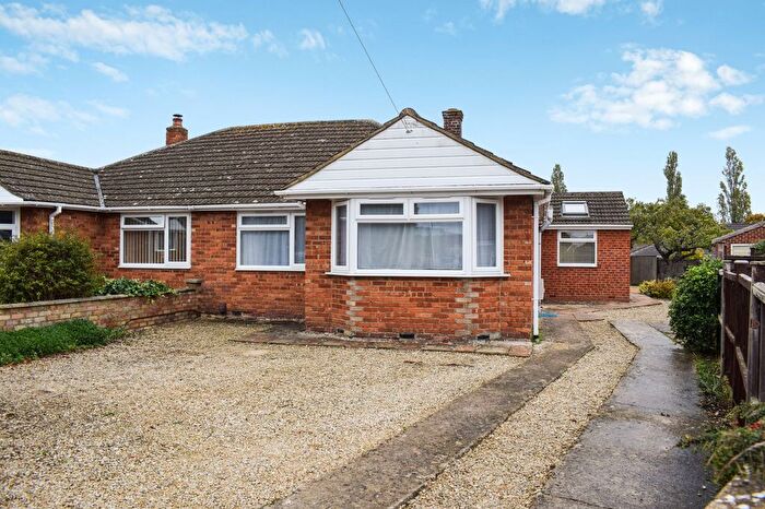 3 Bedroom Semi-Detached Bungalow To Rent In Gosford Close, Kidlington, OX5