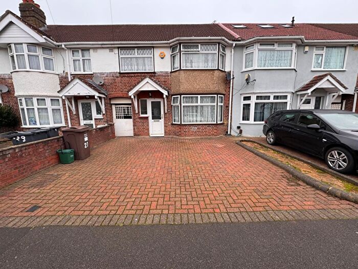 3 Bedroom Semi-Detached House To Rent In Victoria Gardens, Hounslow, Greater London, TW5
