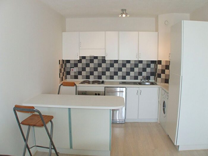 1 Bedroom Flat To Rent In Bramlands Close, Battersea, SW11