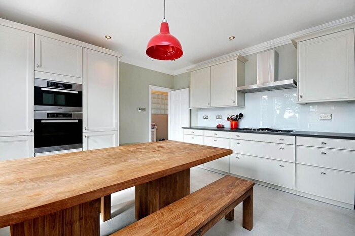 3 Bedroom Flat To Rent In Abbey Road, London, NW6