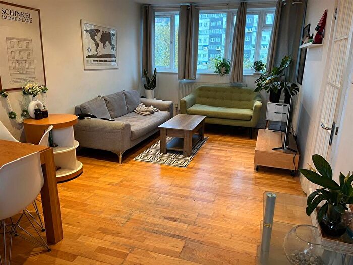 2 Bedroom Flat To Rent In Austin Road, London, SW11