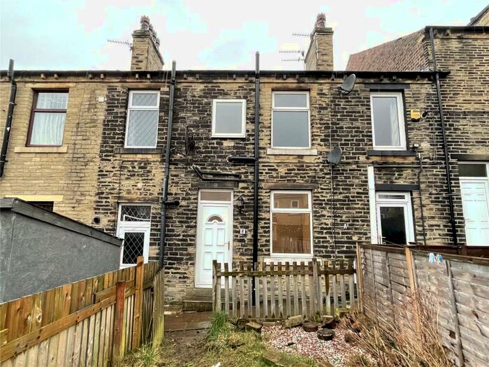 2 Bedroom Terraced House To Rent In Sykes Street, Cleckheaton, West Yorkshire, BD19