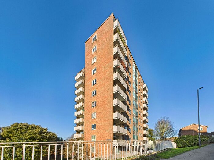 2 Bedroom Flat For Sale In Ecclesden Grove Hill, Brighton, BN2