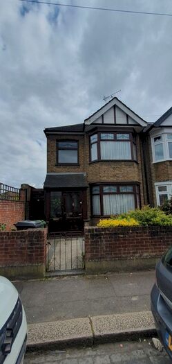 3 Bedroom Terraced House To Rent In Bateman Road, London, E4