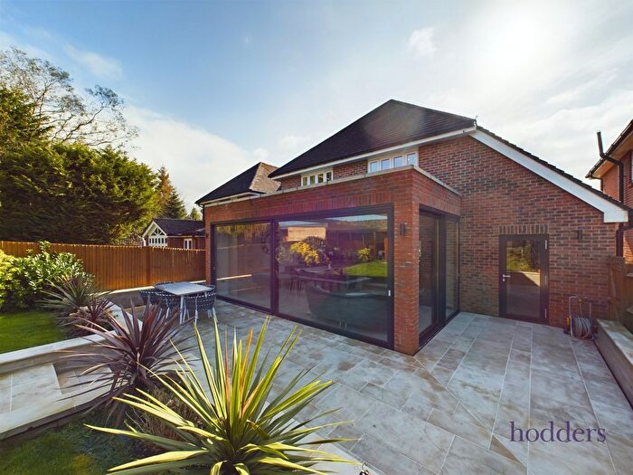 4 Bedroom Detached House To Rent In Willow Close, Chertsey, Surrey, KT16