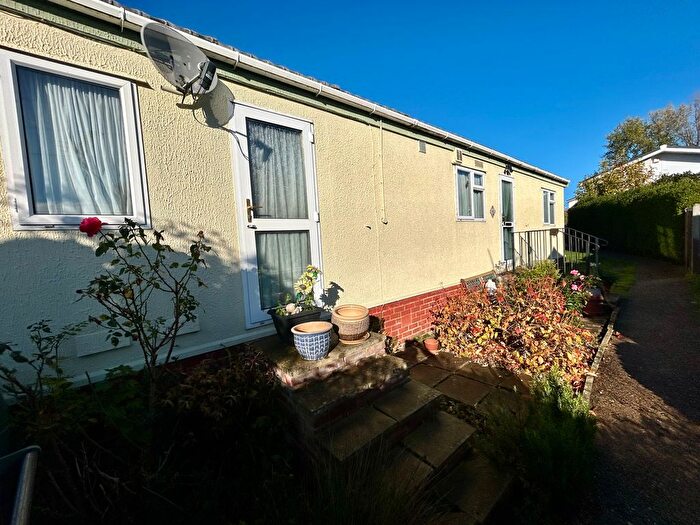 2 Bedroom Park Home For Sale In Breach Barns Lane, Waltham Abbey, EN9