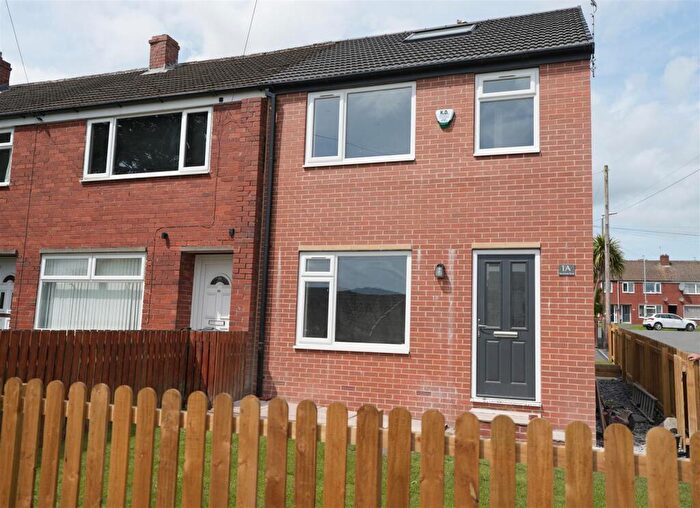 3 Bedroom Town House To Rent In Moorlands Road, Greetland, Halifax, HX4