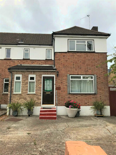 3 Bedroom Semi-Detached House To Rent In Brockley View, London, SE23