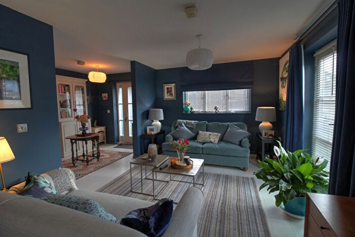 1 Bedroom Maisonette For Sale In Railway Approach, East Grinstead, RH19