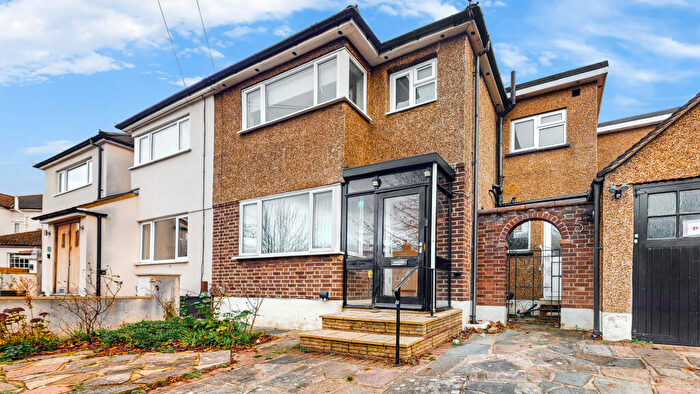 3 Bedroom House To Rent In Bassetts Way, Orpington, BR6