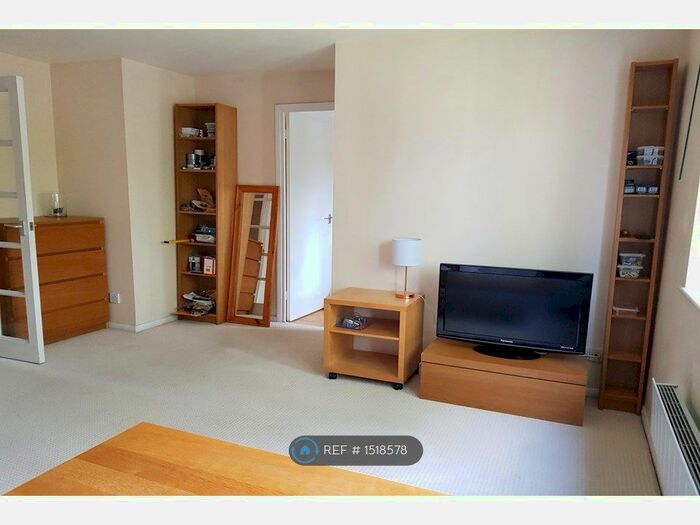 2 Bedroom Flat To Rent In Ruston Road, London, SE18