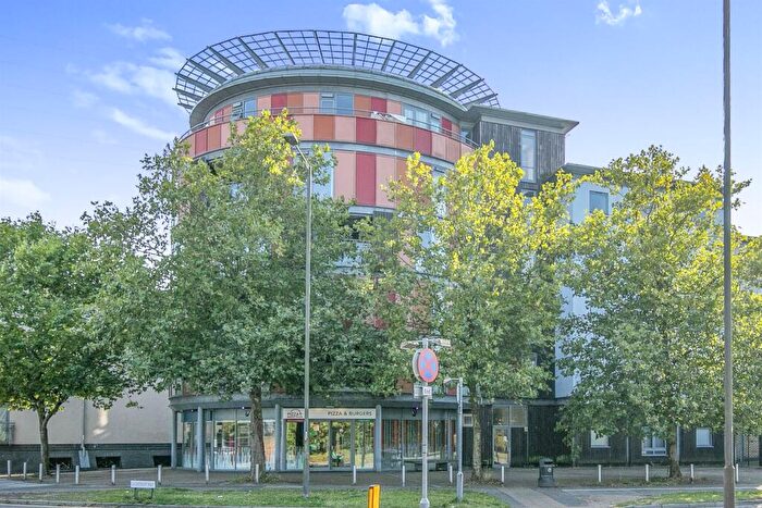 3 Bedroom Apartment For Sale In Quayside Drive, Colchester, CO2
