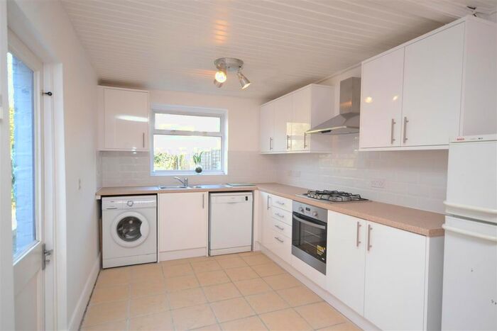 5 Bedroom Semi-Detached House To Rent In Lincoln Road, East Finchley, London, N2