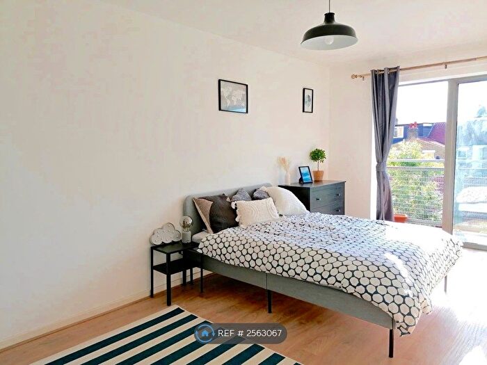 3 Bedroom Flat To Rent In Dagmar Court, London, N15