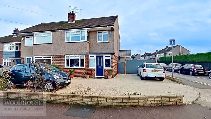 3 Bedroom Semi Detached House For Sale In Rushleigh Avenue, Cheshunt, EN8