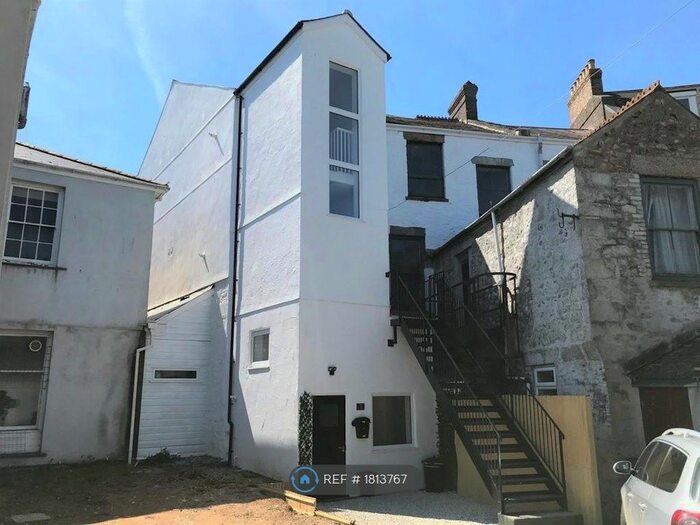 2 Bedroom Flat To Rent In Gurneys Lane, Camborne, TR14