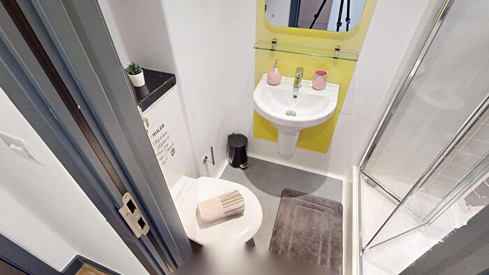 1 Bedroom Flat To Rent In Standard En-suite, Opto Village, Luton, LU1